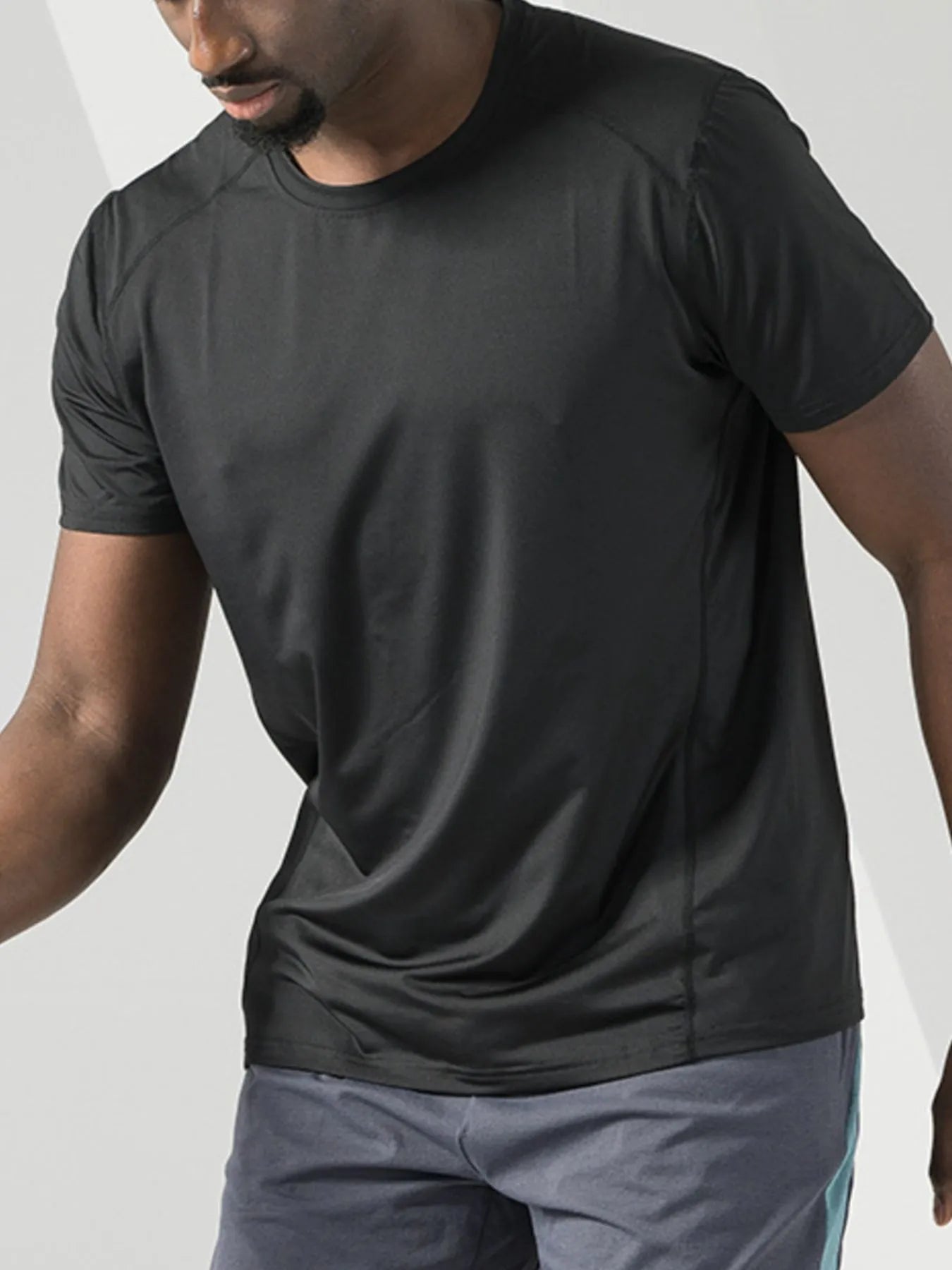 T-shirt homme col rond respirant MONARK - porté face