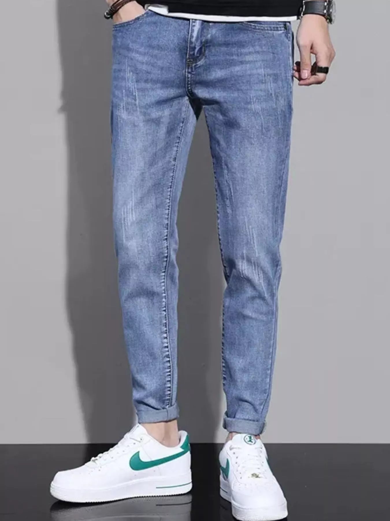 Jean slim homme délavé MONARK - détail coupe ajustée